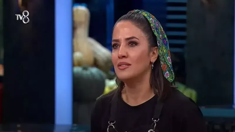 MasterChef'te Elenen Azize'ye Rıfat'tan "Kaderin Tebessümü" Mesajı! 1